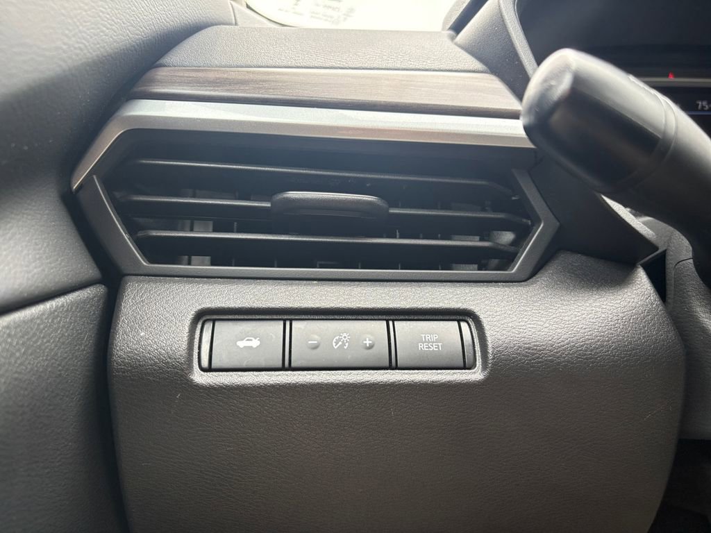 Used 2025 Nissan Altima 2.5 SV image 4