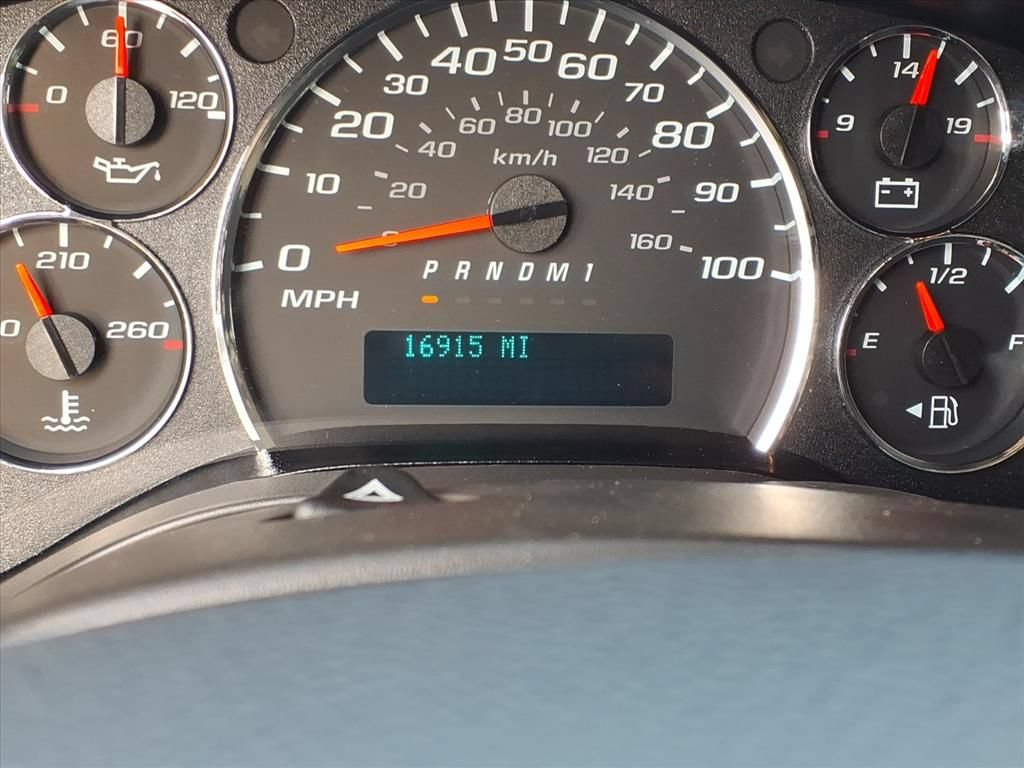 Used 2025 Chevrolet Express 2500 w/ Driver Convenience Package RWD image 25