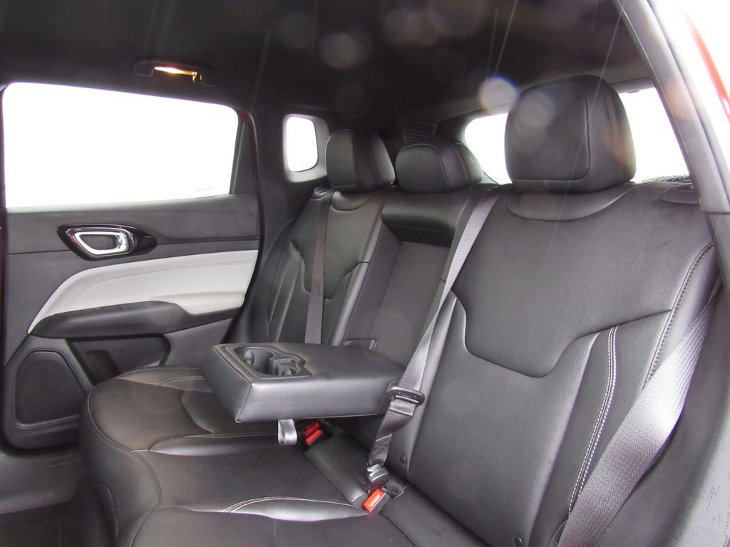 Used 2025 Jeep Compass Limited AWD/4WD image 18