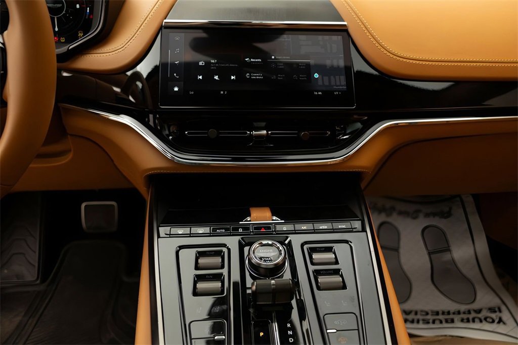 New 2025 Aston Martin DBX 707 image 33