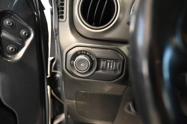 Used 2018 Jeep Wrangler Unlimited Sport S image 25