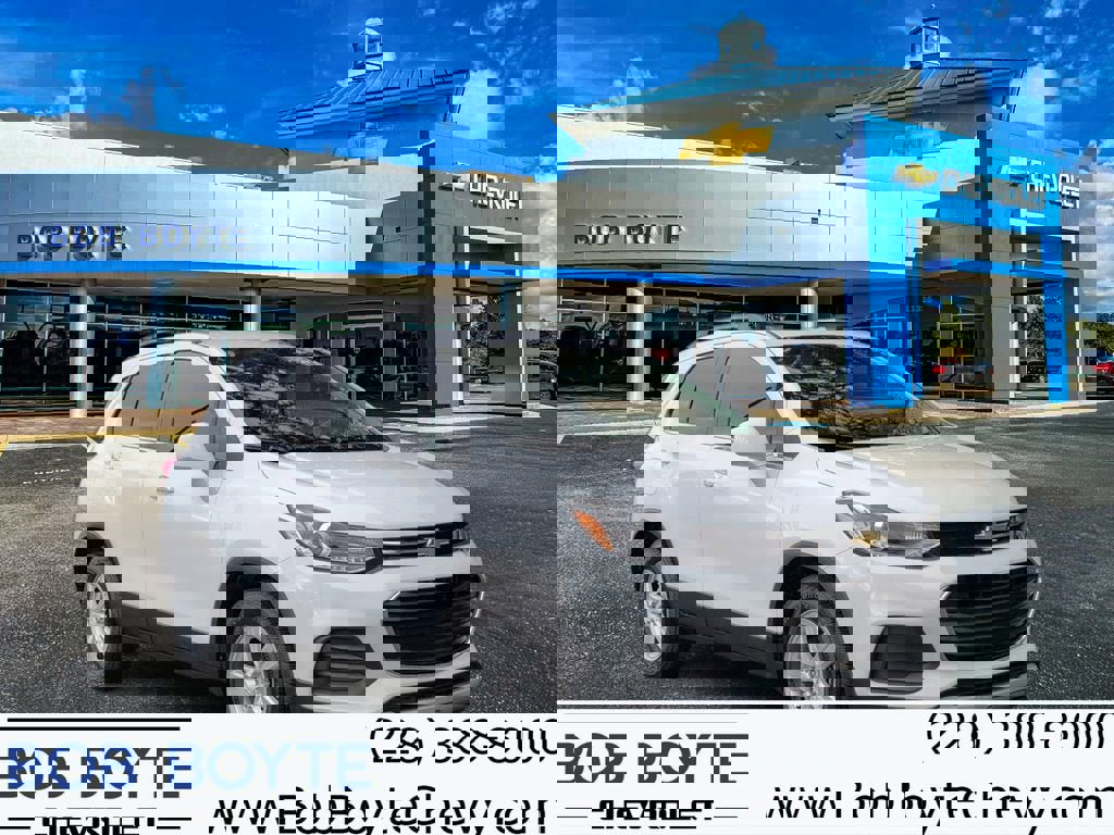 Used 2020 Chevrolet Trax LT w/ LT Convenience Package image 1