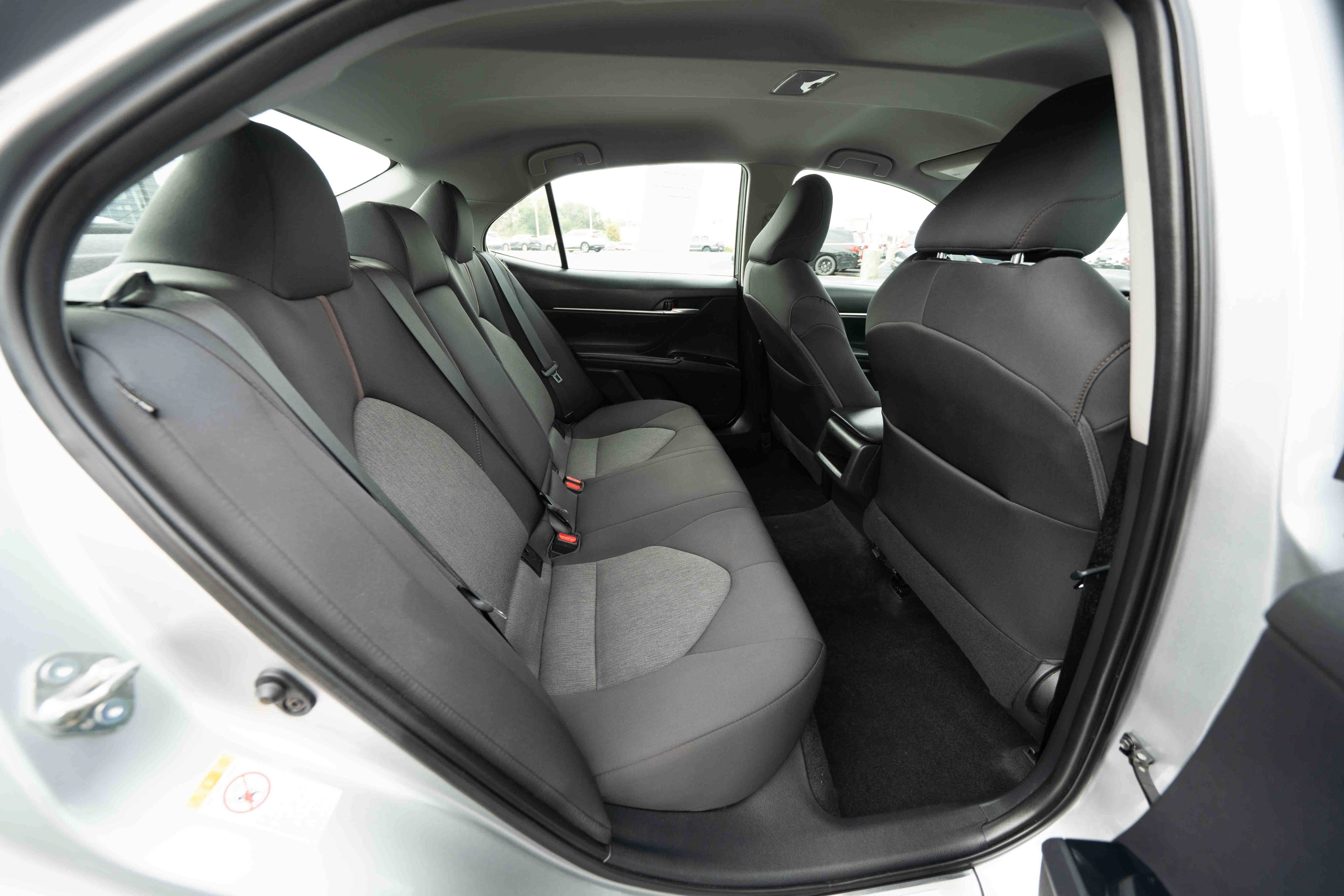 Used 2018 Toyota Camry LE w/ Protection Package (Q2) FWD image 24