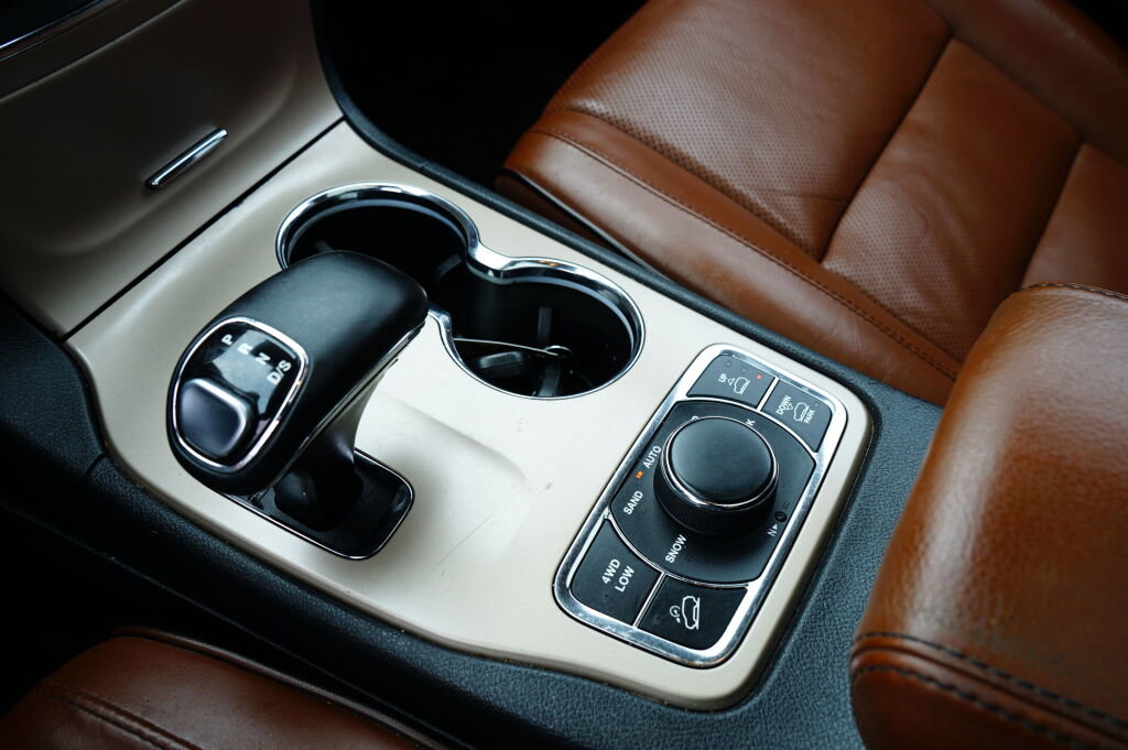 Used 2015 Jeep Grand Cherokee Summit image 23