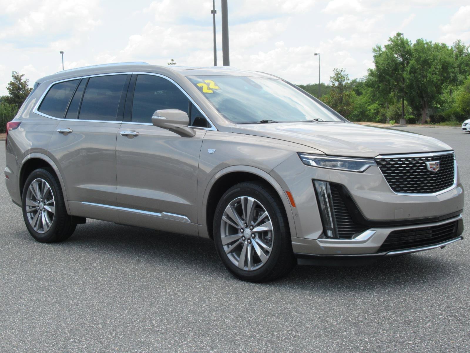 Used 2022 Cadillac XT6 Premium Luxury w/ Technology Package FWD image 1