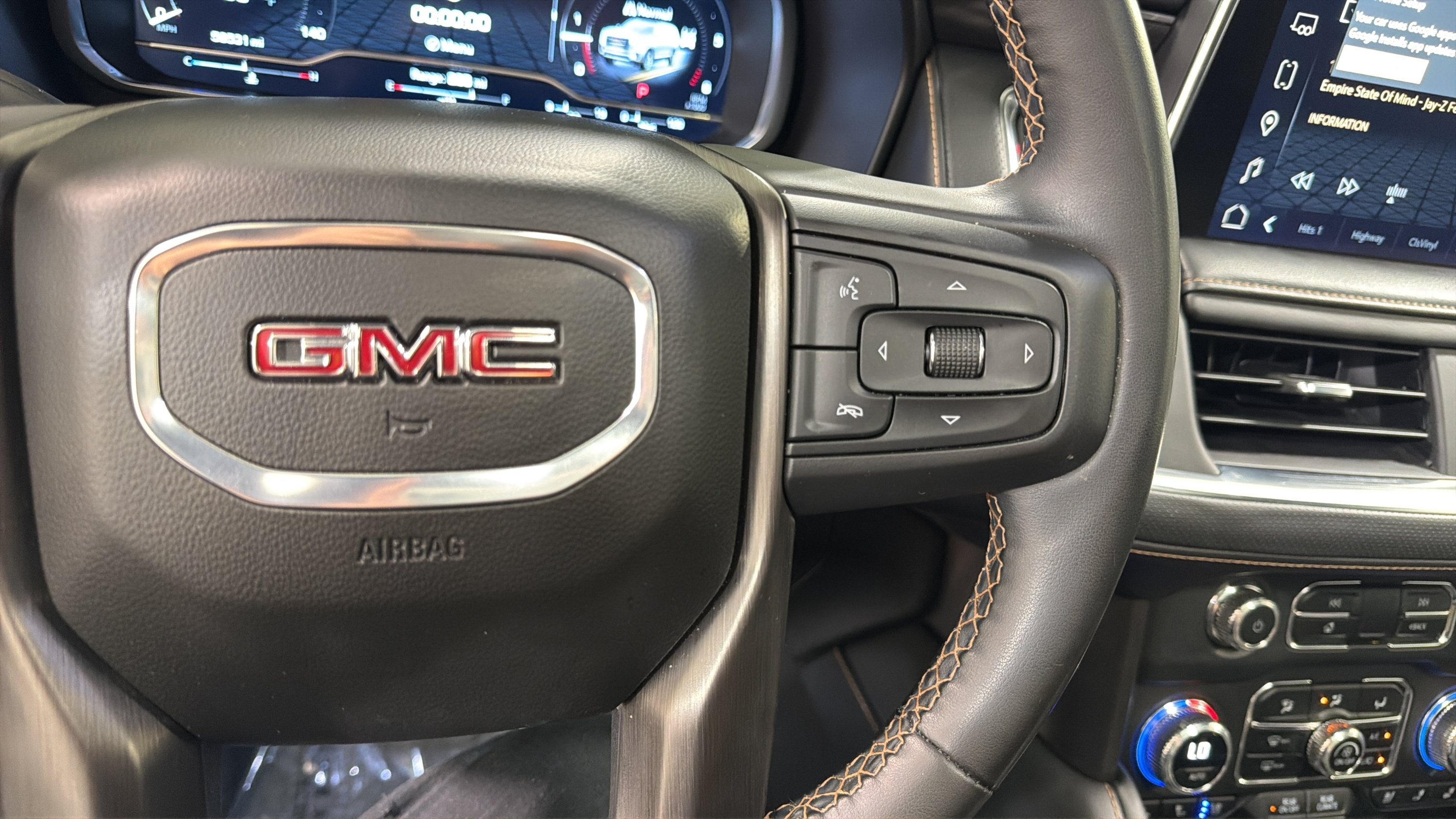 Used 2023 GMC Yukon XL AT4 w/ AT4 Premium Package AWD/4WD image 14