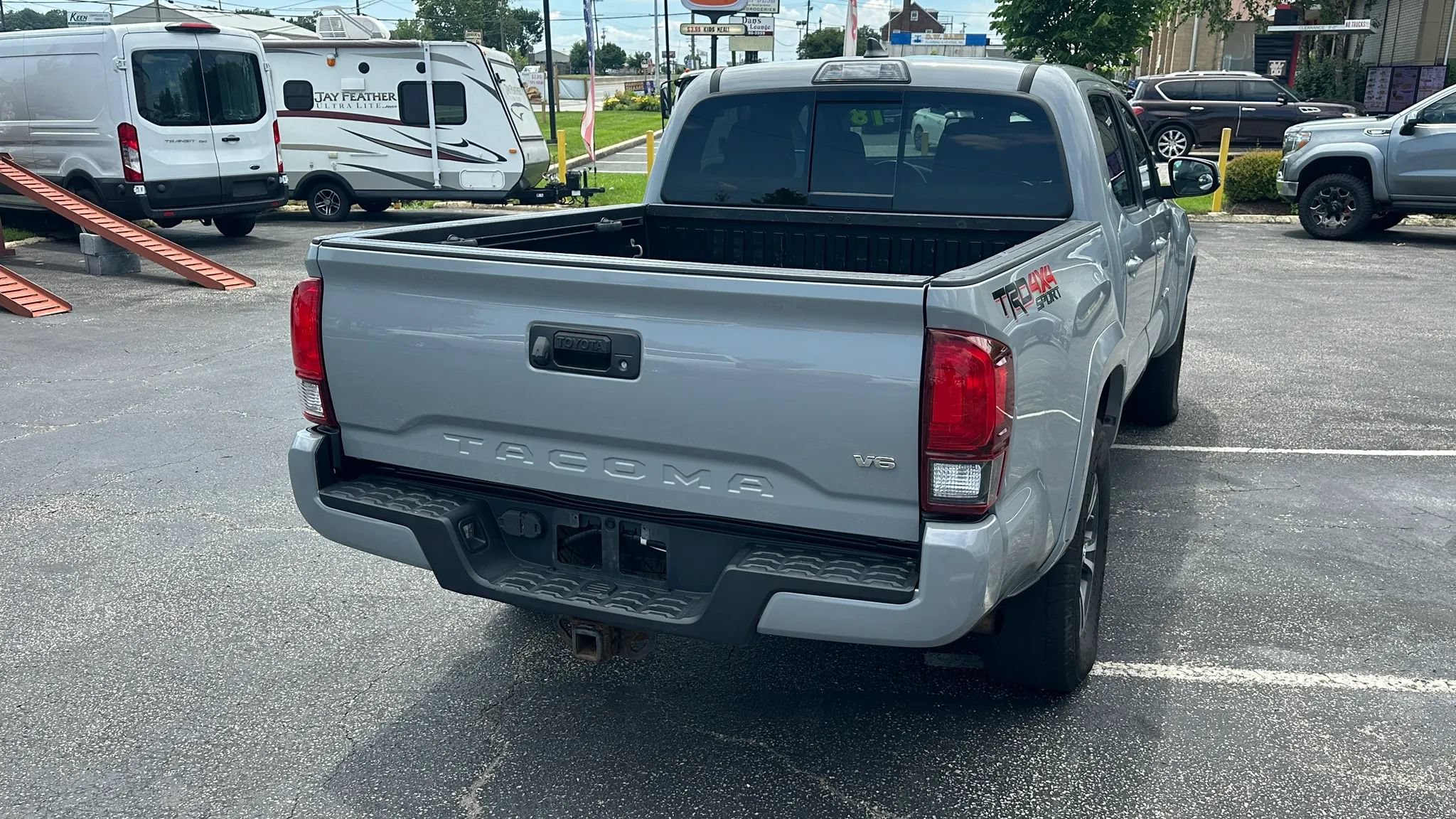 Used 2018 Toyota Tacoma TRD Sport AWD/4WD image 5