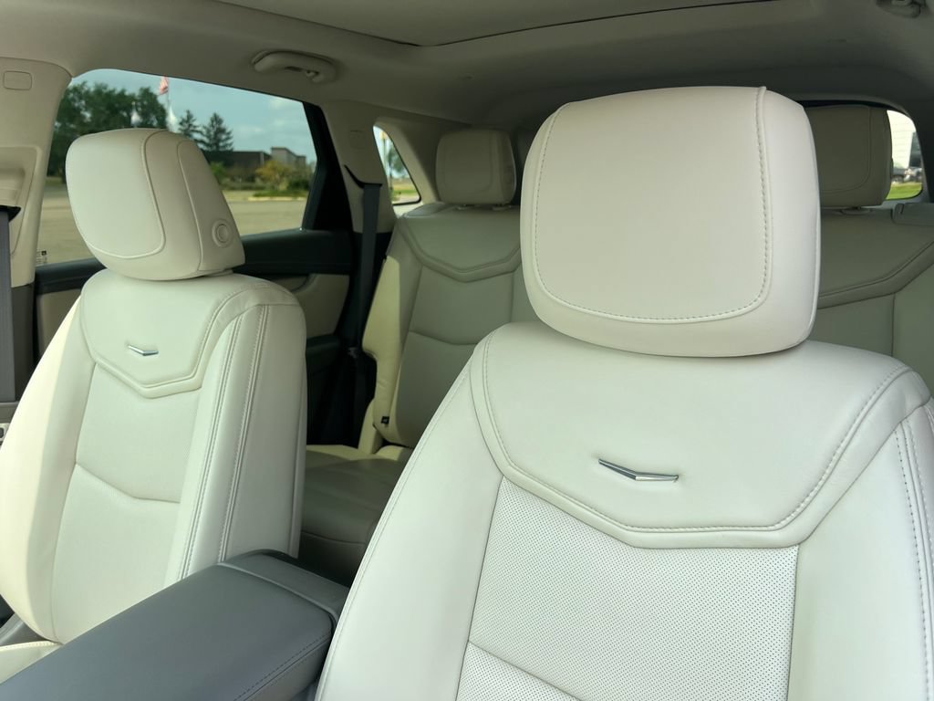 Used 2018 Cadillac XT5 Luxury w/ Driver Awareness Package AWD/4WD image 13