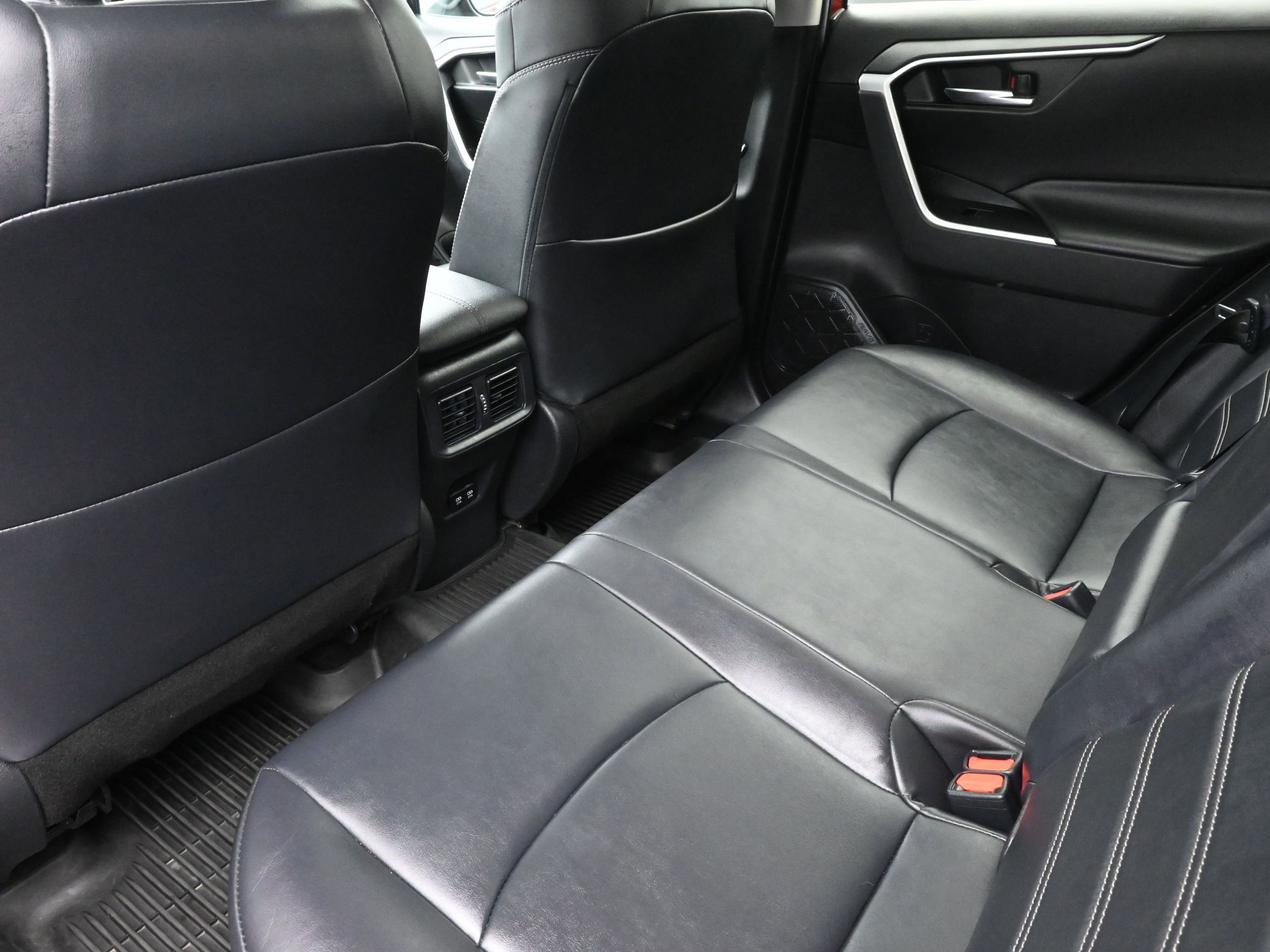 Used 2021 Toyota RAV4 XLE Premium image 20