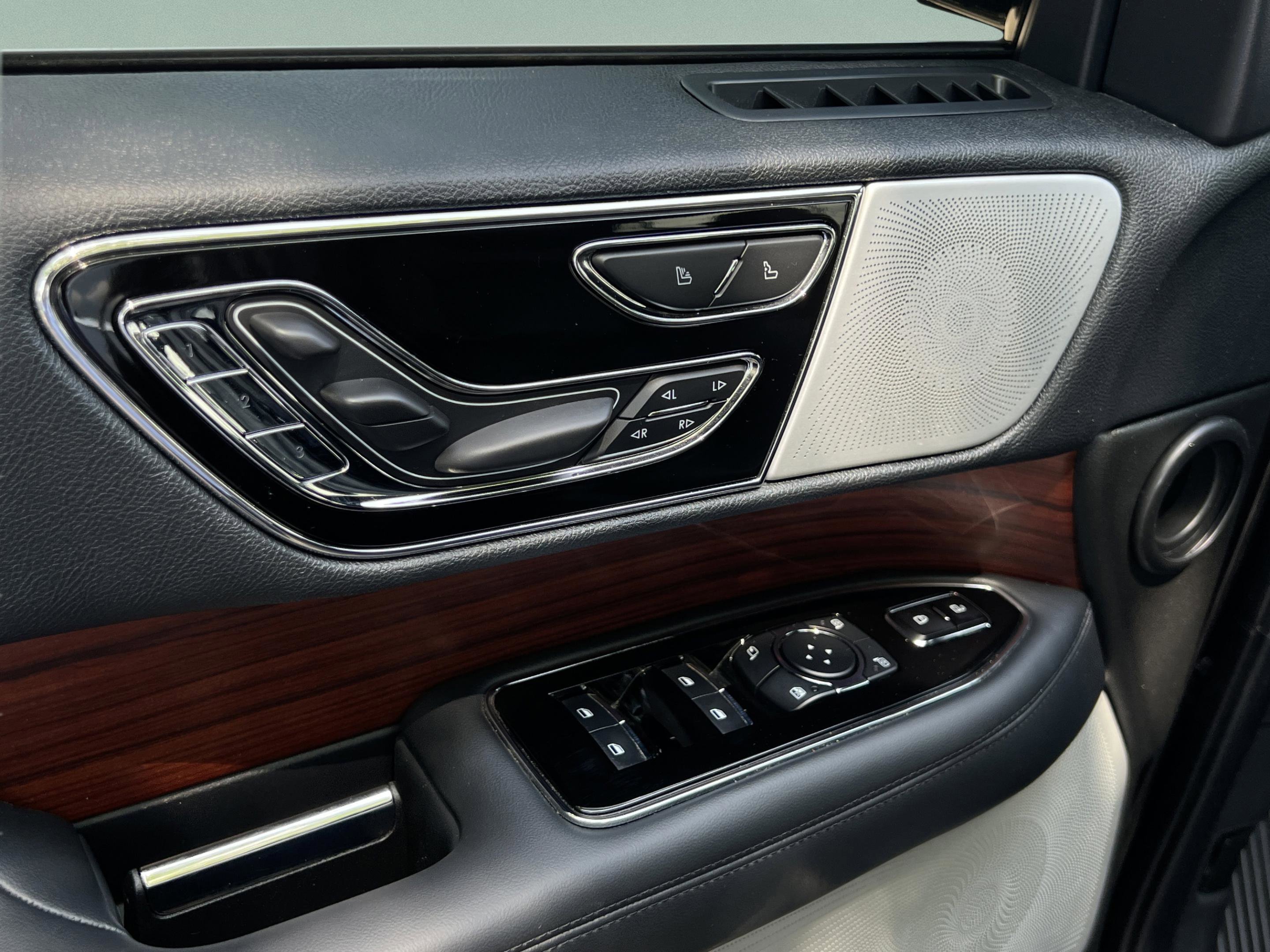 Used 2023 Lincoln Navigator Reserve AWD/4WD image 23