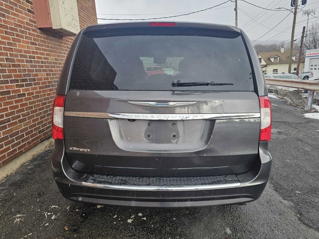 Used 2015 Chrysler Town & Country Touring-L w/ Driver Convenience Group image 24