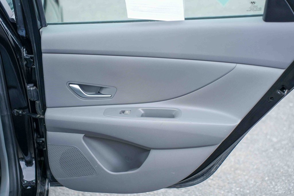 Used 2022 Hyundai Elantra SEL image 17