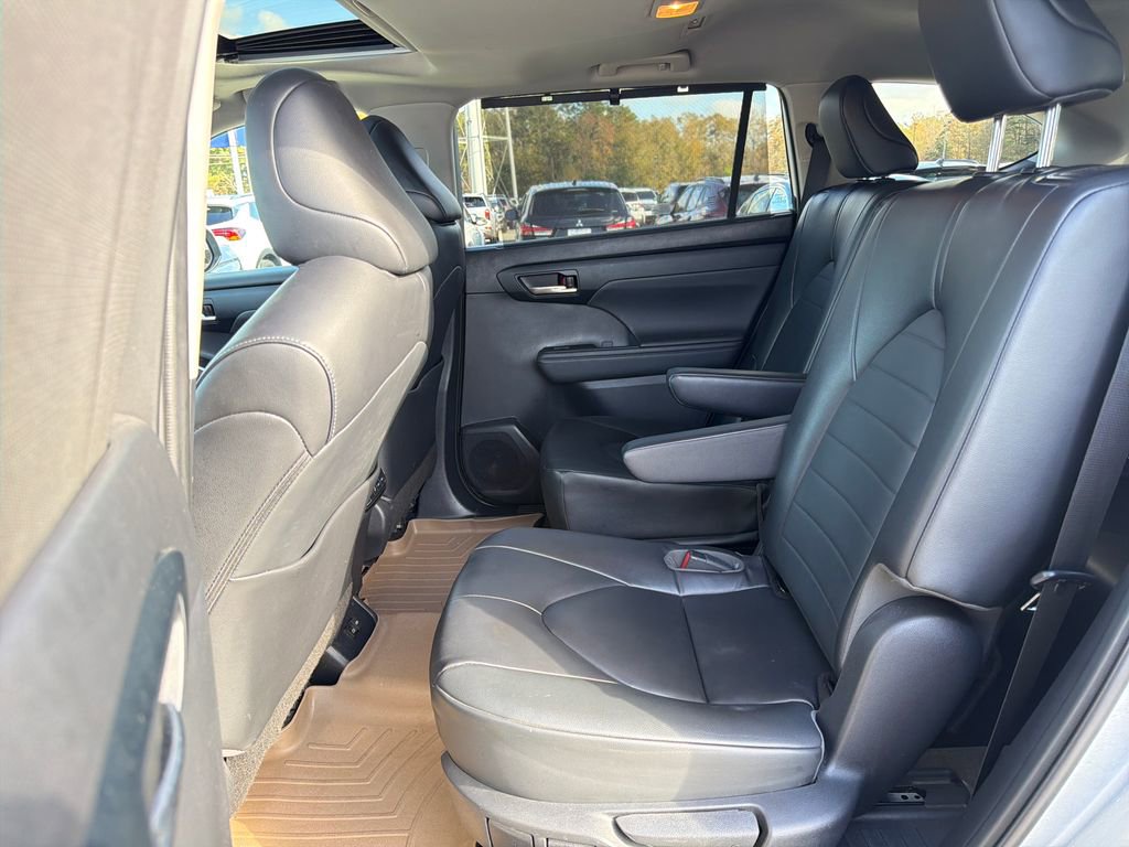 Used 2023 Toyota Highlander L image 28