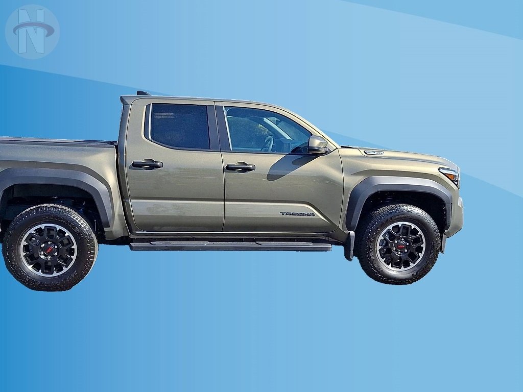 Used 2025 Toyota Tacoma TRD Off-Road image 9