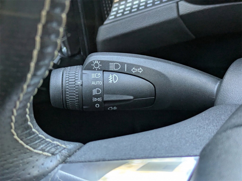 Used 2021 Volvo XC40 T5 R-Design w/ Climate Package image 33