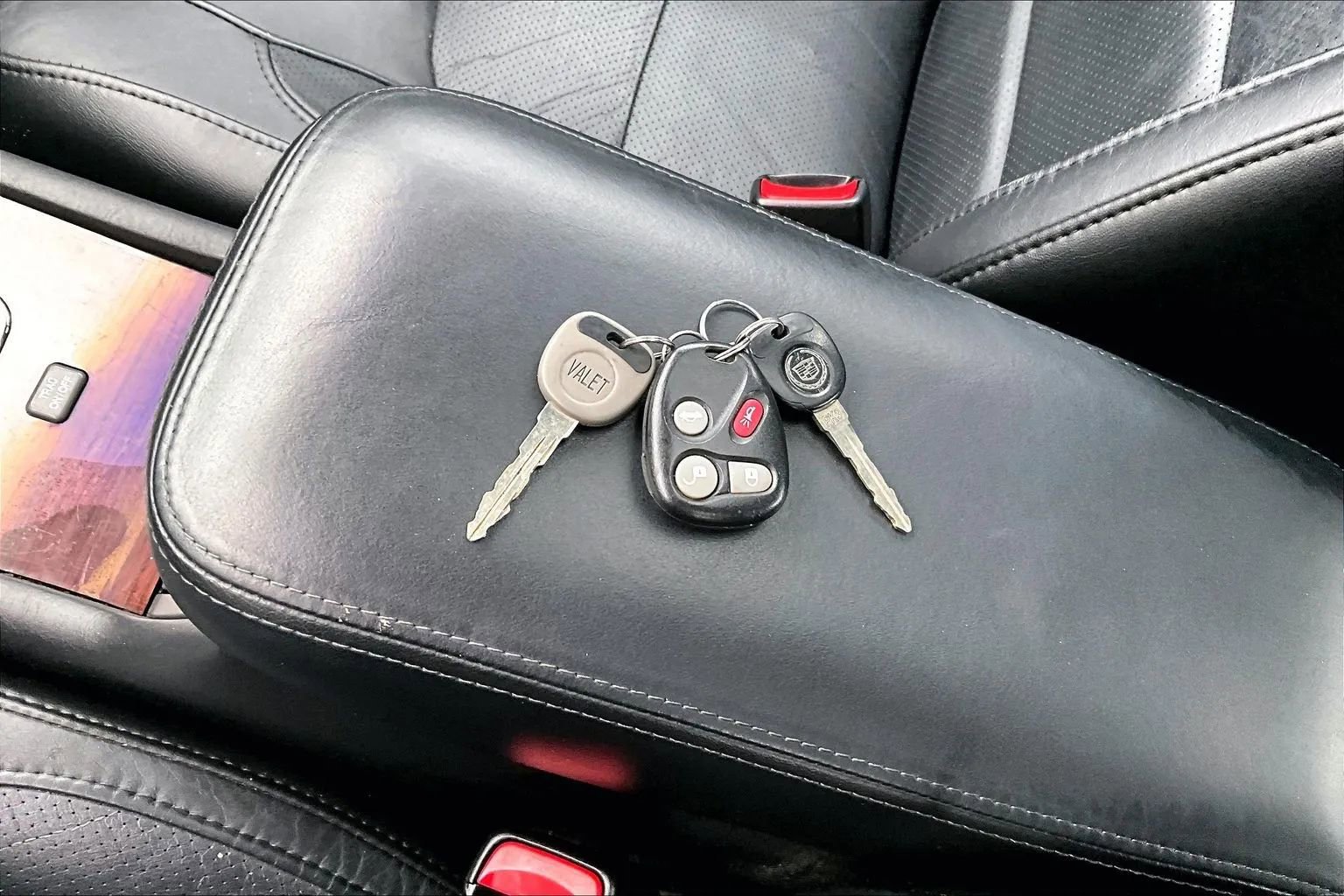 Used 2002 Cadillac De Ville DTS w/ Premium Equipment Pkg image 10