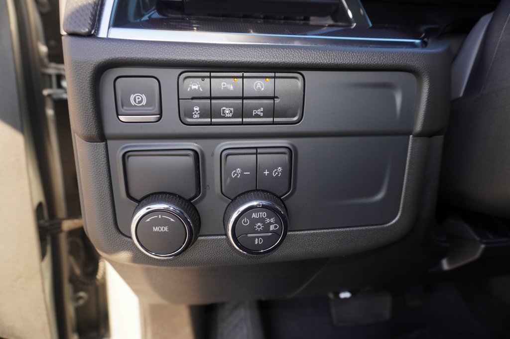 Used 2025 Chevrolet Suburban RST image 23