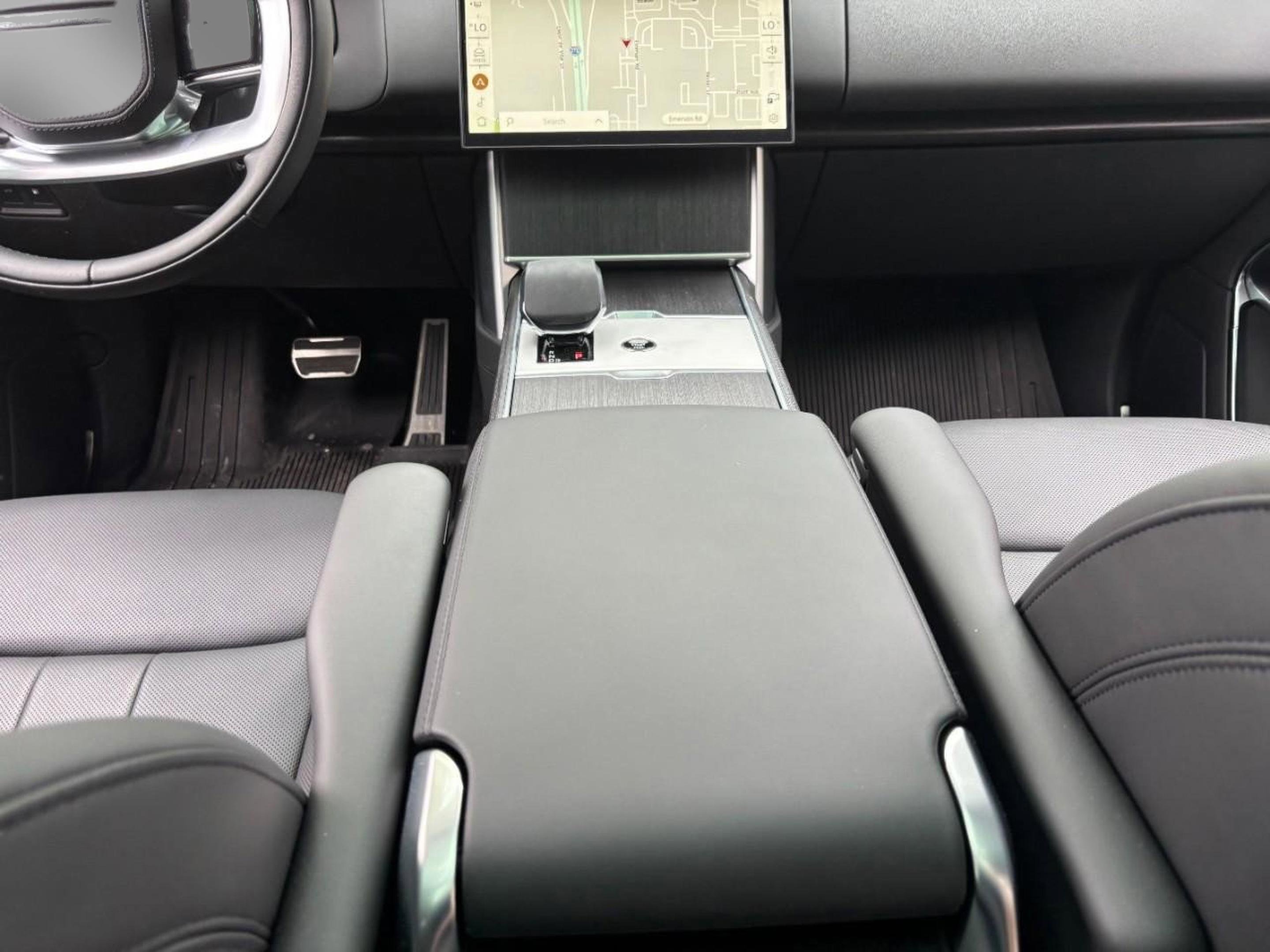 New 2025 Land Rover Range Rover SE image 17