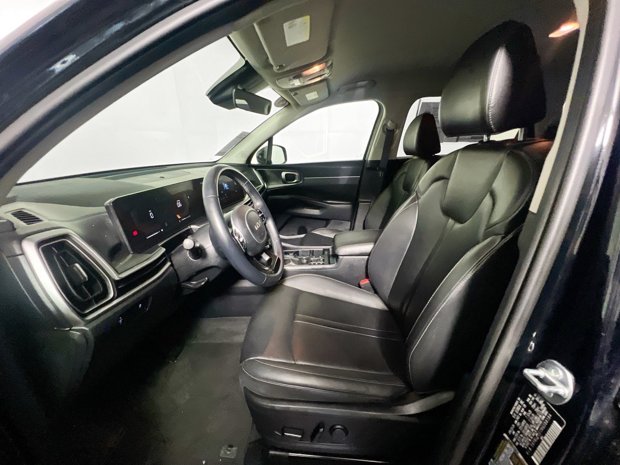 Used 2024 Kia Sorento S FWD image 14