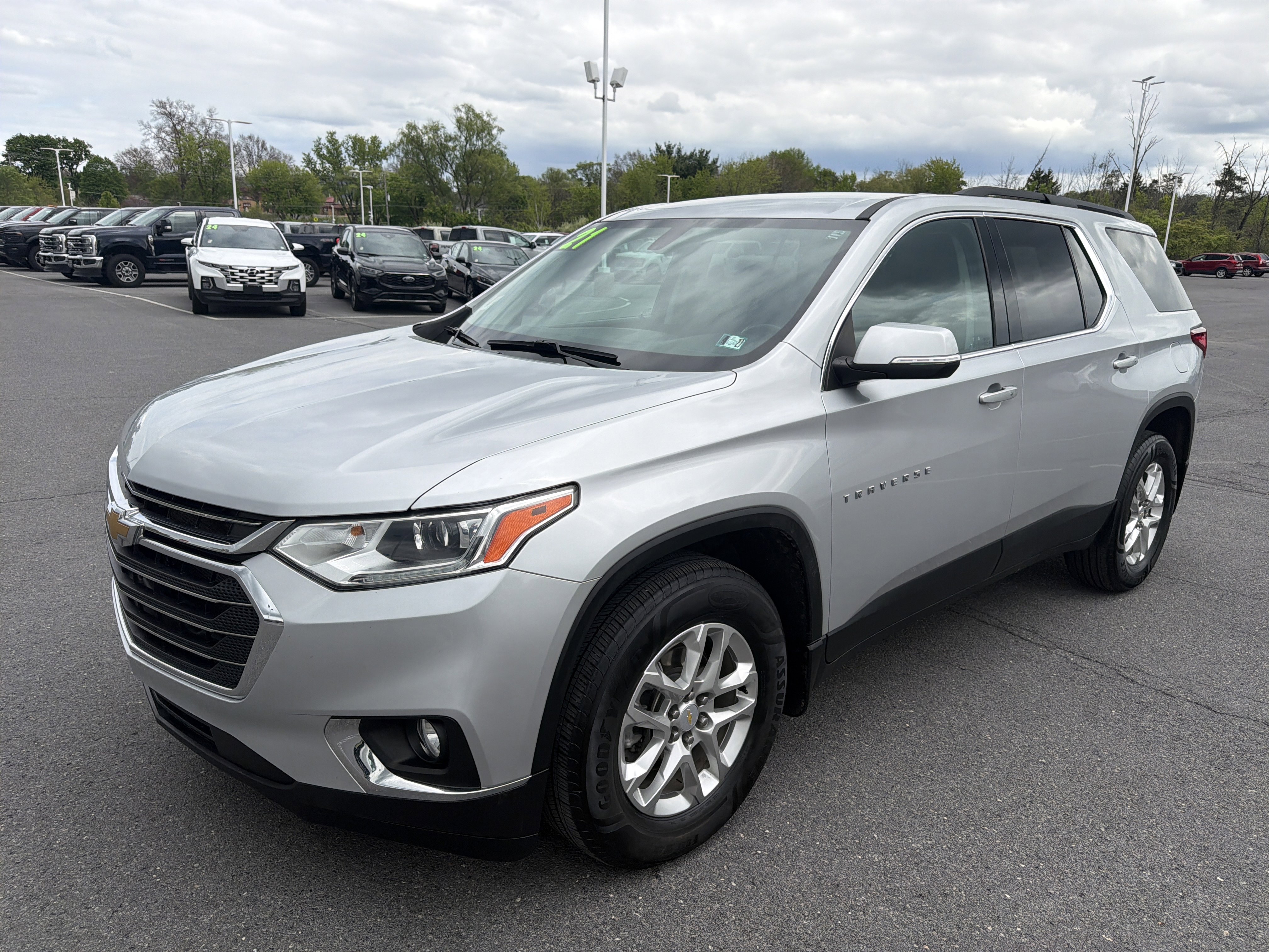 Used 2021 Chevrolet Traverse LT w/ LPO, Floor Liner Package AWD/4WD image 8