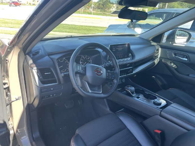 Used 2025 Nissan Rogue SV AWD/4WD image 18