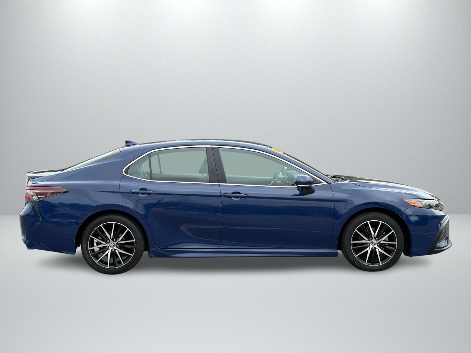 Used 2023 Toyota Camry SE FWD image 6