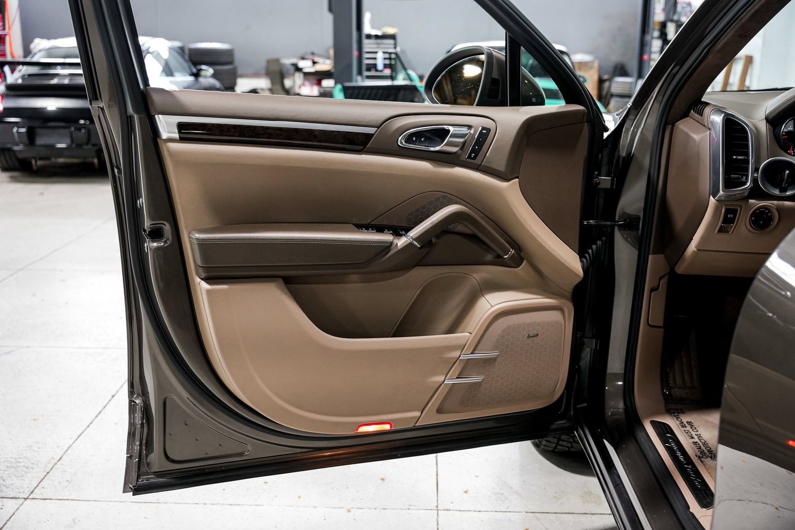 Used 2013 Porsche Cayenne Turbo AWD/4WD image 24