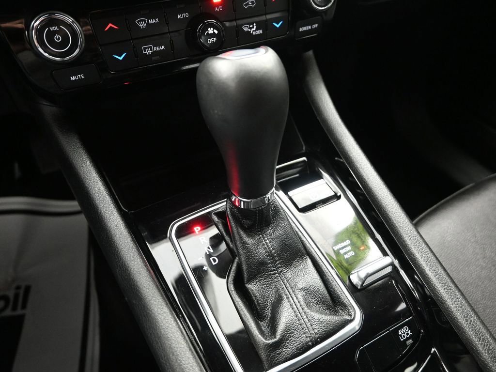 Used 2024 Jeep Compass Limited image 23