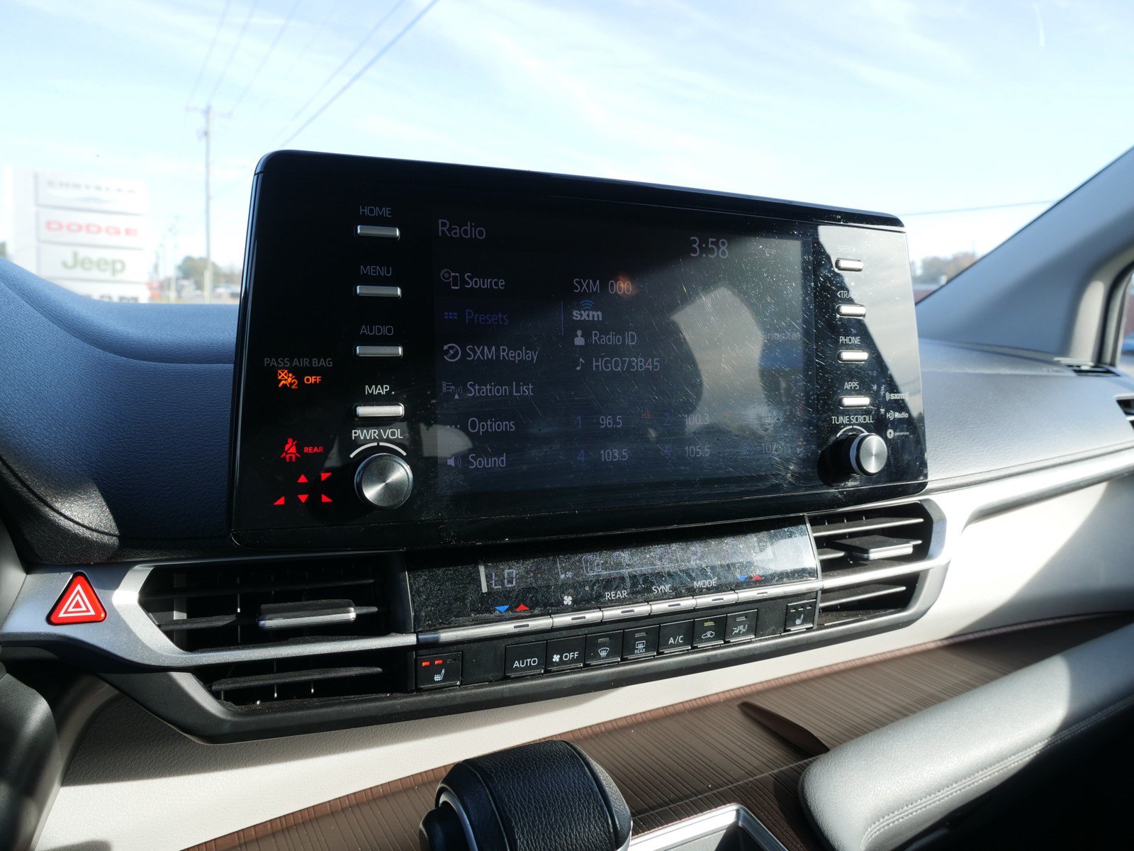 Used 2021 Toyota Sienna XLE FWD image 26