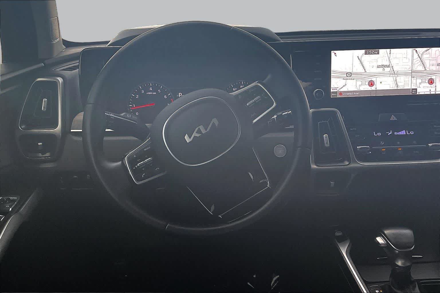 Used 2022 Kia Sorento S w/ Panoramic Sunroof Package AWD/4WD image 6