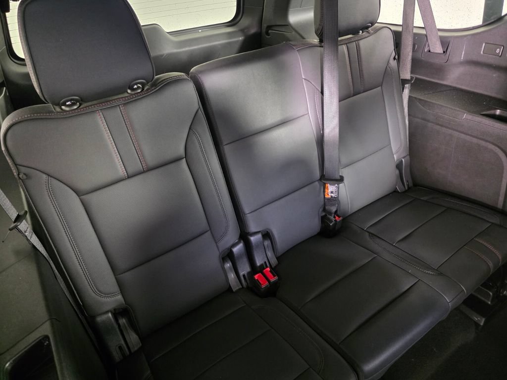Used 2025 Chevrolet Suburban RST w/ RST Capability Package AWD/4WD image 28
