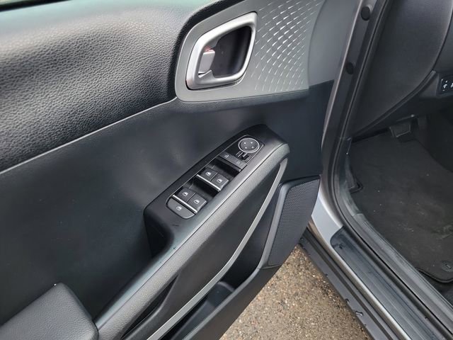 Used 2024 Kia Soul LX image 11