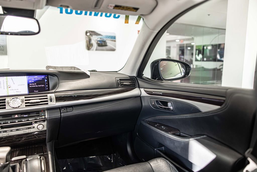 Used 2017 Lexus LS 460 w/ Comfort Package image 41