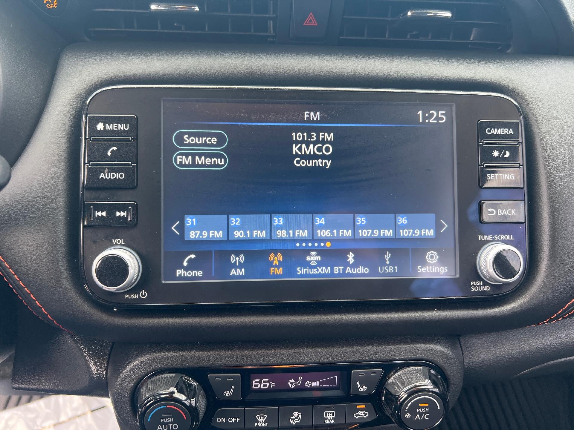 Used 2023 Nissan Kicks SR w/ SR Premium Package FWD image 17