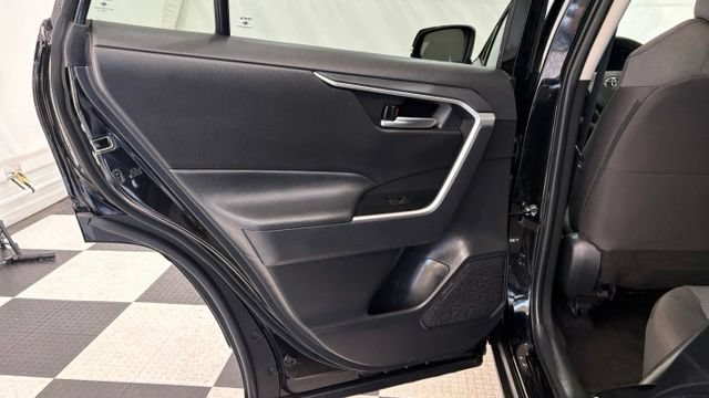 Used 2025 Toyota RAV4 XLE FWD image 18
