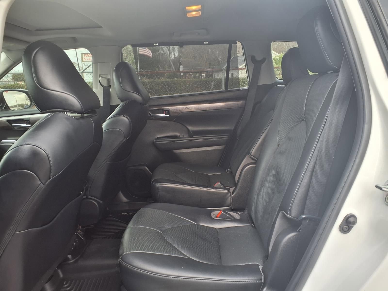 Used 2022 Toyota Highlander Limited image 18