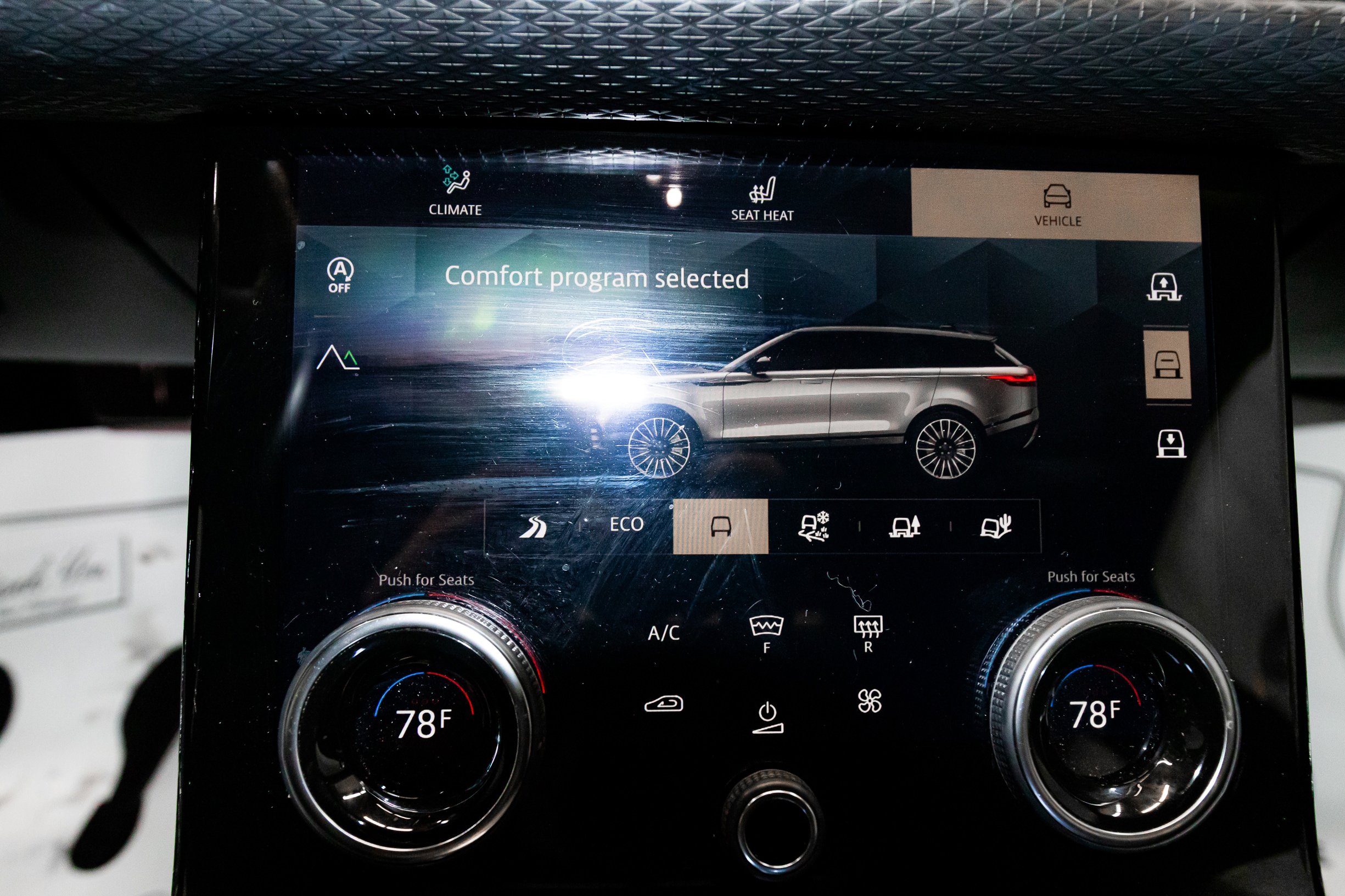 Used 2021 Land Rover Range Rover Velar R-Dynamic S image 23