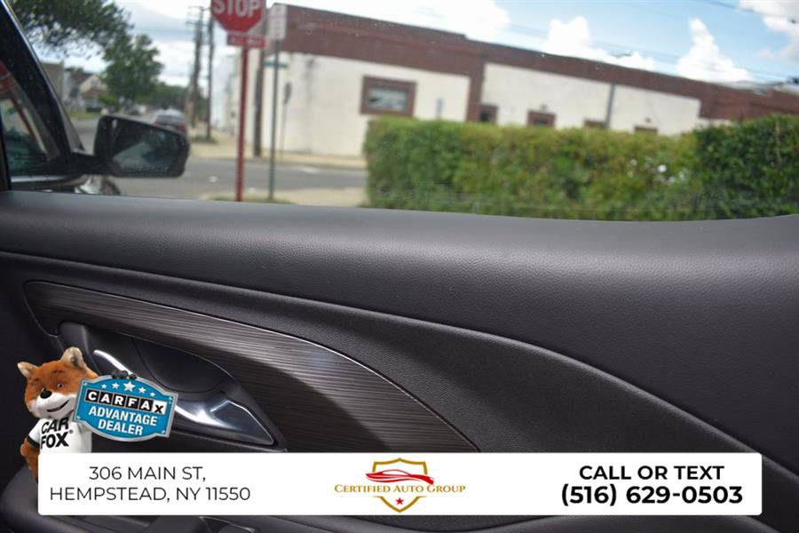 Used 2023 GMC Terrain SLT image 30