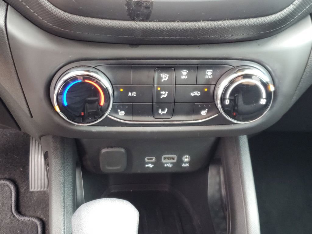 Used 2023 Chevrolet TrailBlazer LT FWD image 25