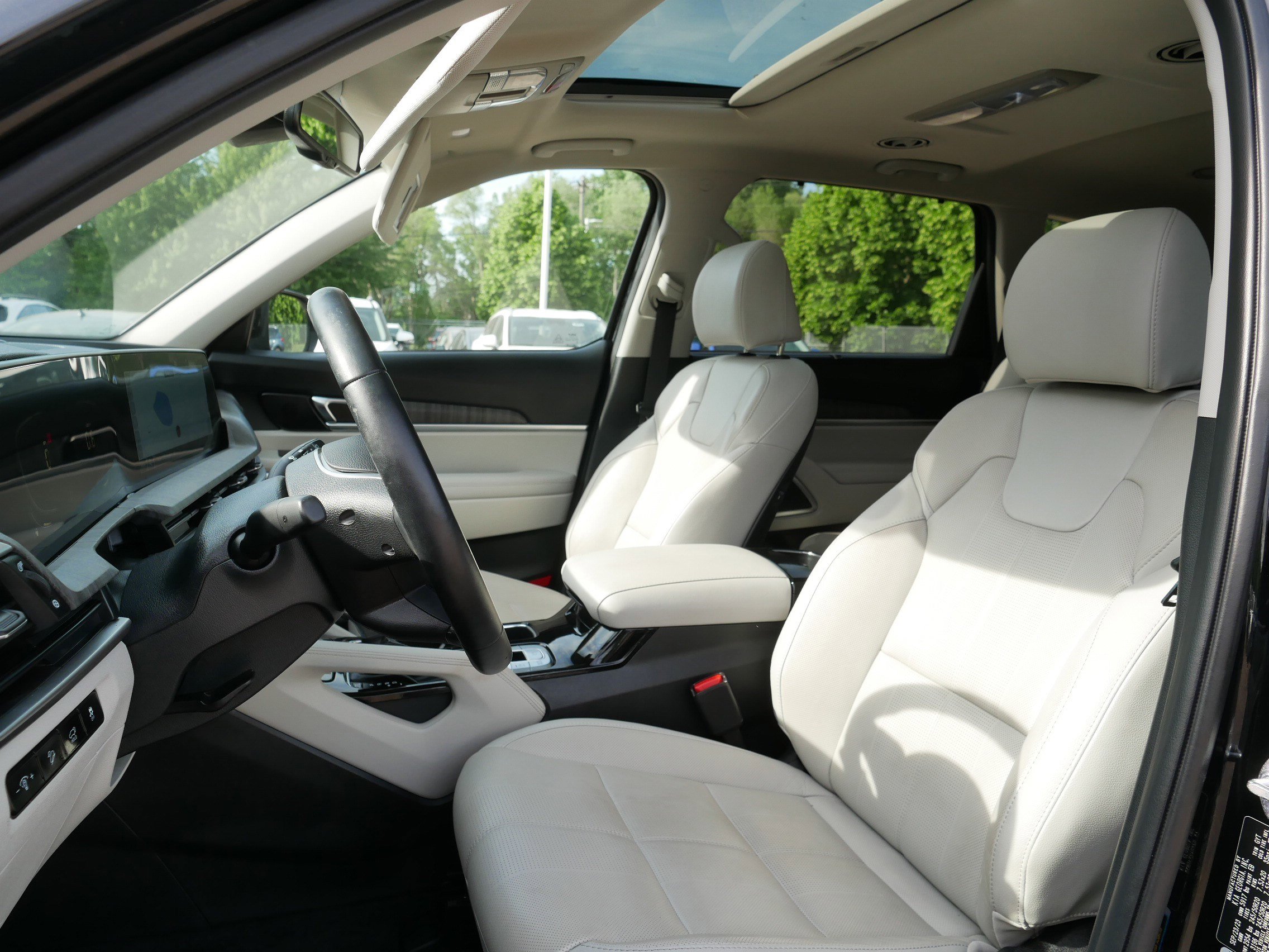 Certified 2024 Kia Telluride EX w/ EX Captain's Chair Package AWD/4WD image 35
