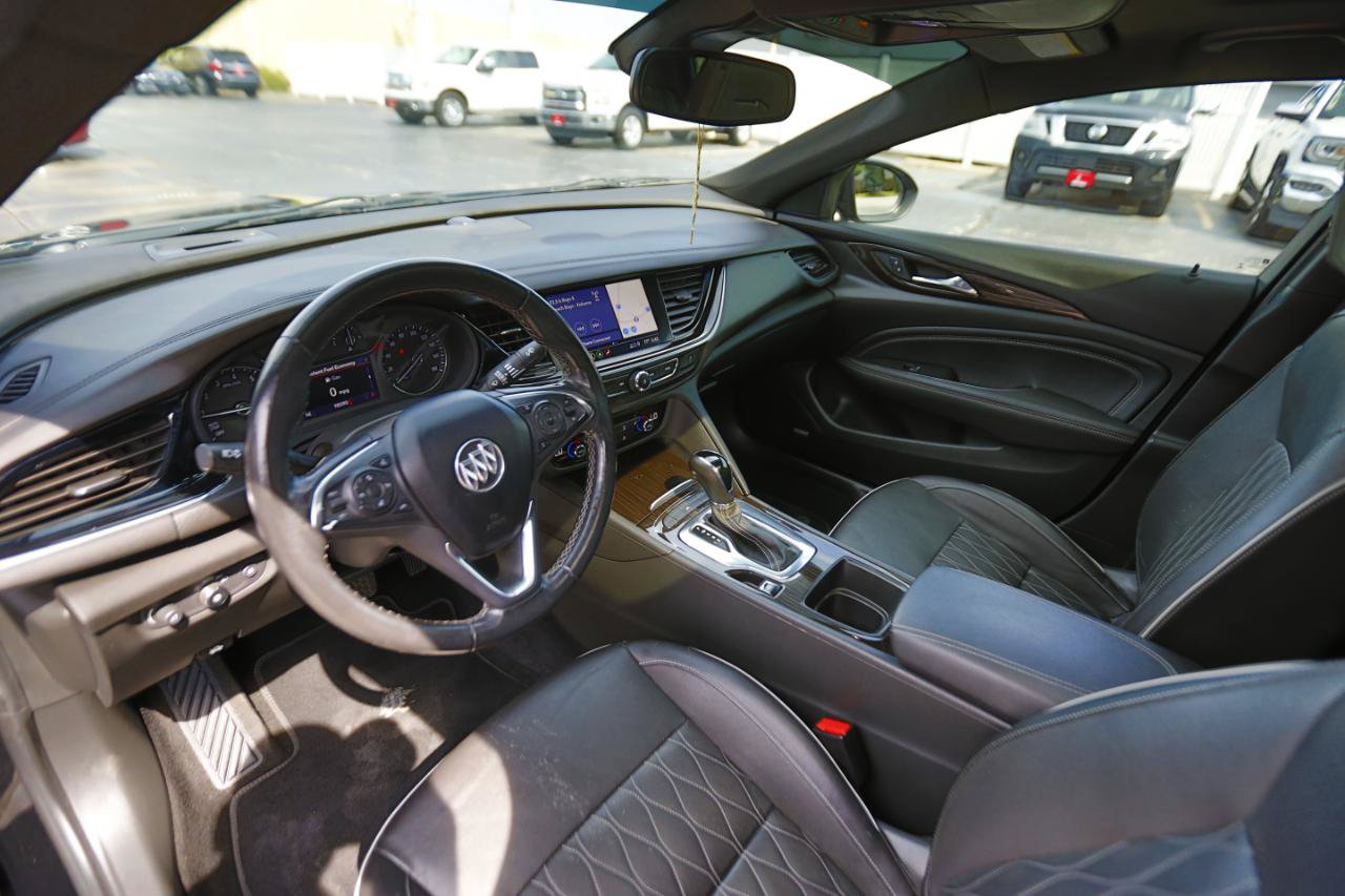Used 2020 Buick Regal Avenir w/ Driver Confidence Package II FWD image 4