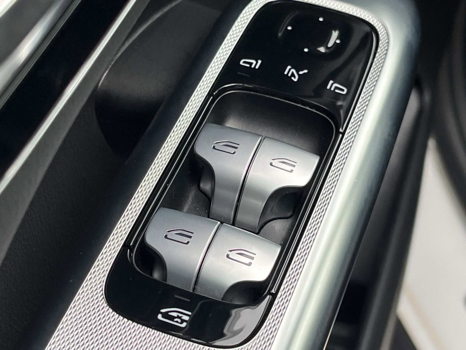 Certified 2025 Mercedes-Benz GLC 300 image 18