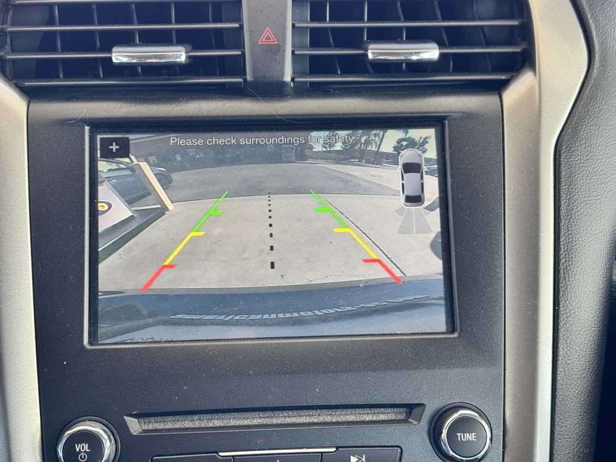 Used 2017 Ford Fusion SE w/ Fusion SE Technology Package FWD image 43