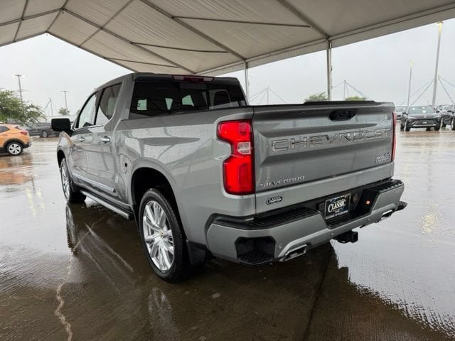 Used 2025 Chevrolet Silverado 1500 High Country AWD/4WD image 7