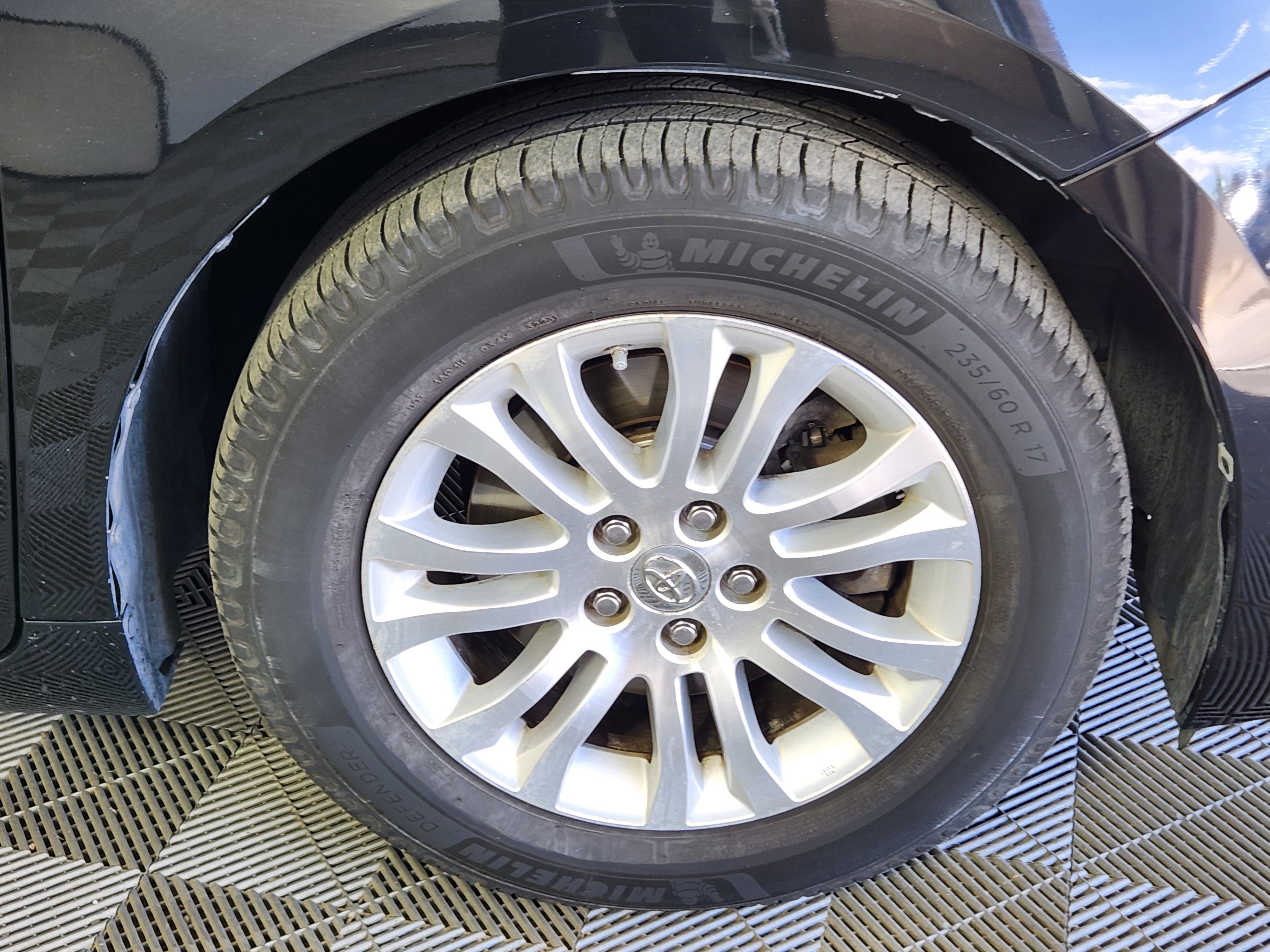 Used 2015 Toyota Sienna XLE Premium FWD image 9