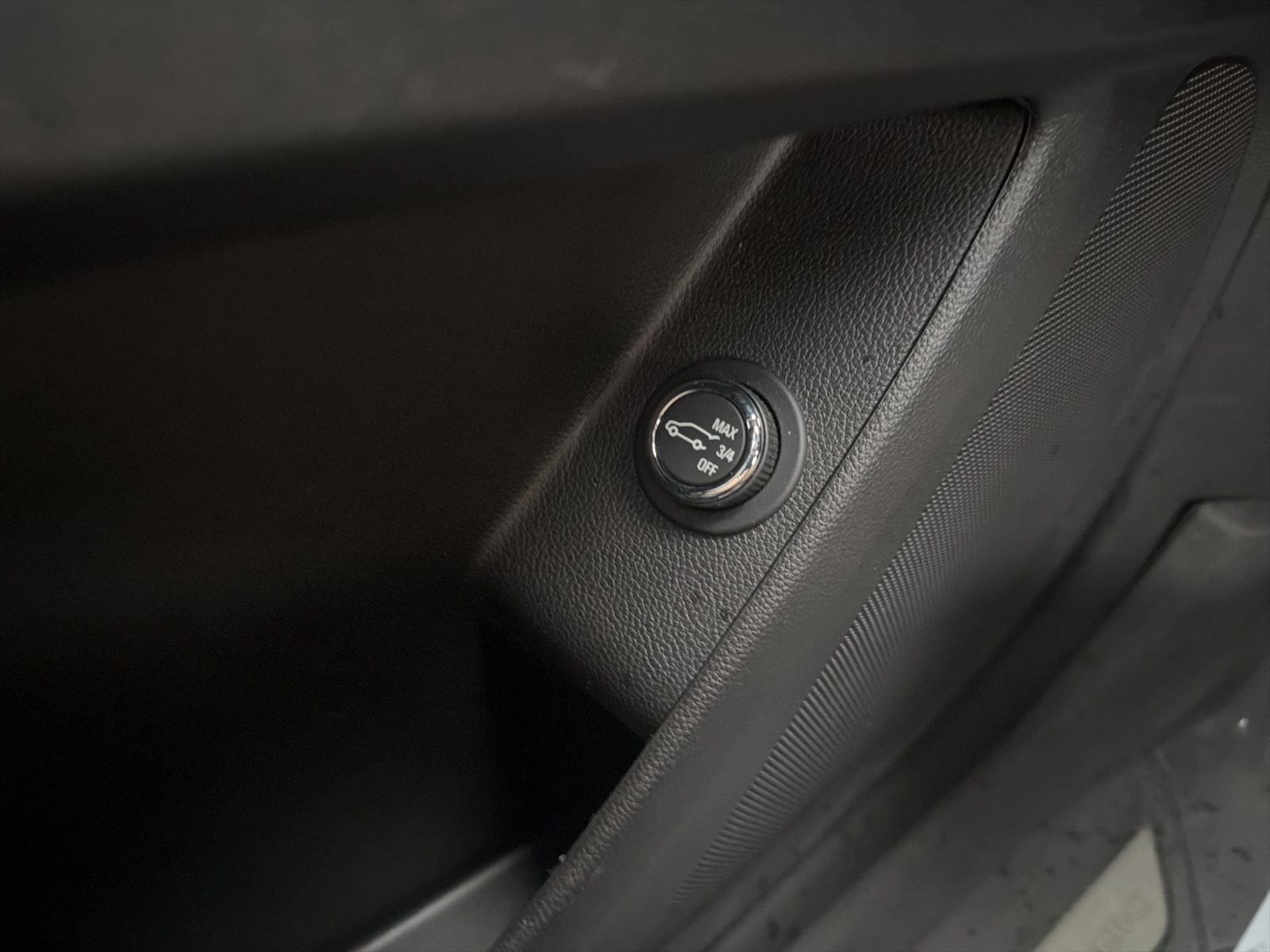 Used 2023 Chevrolet Traverse LT w/ Midnight/Sport Edition image 20