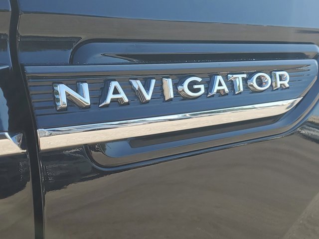 Used 2022 Lincoln Navigator Reserve image 10