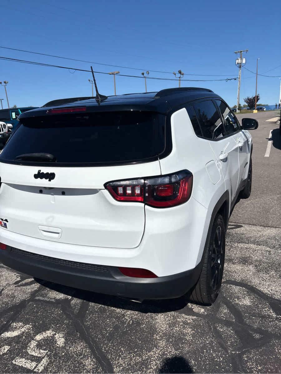 Used 2022 Jeep Compass Latitude w/ Convenience Group AWD/4WD image 26