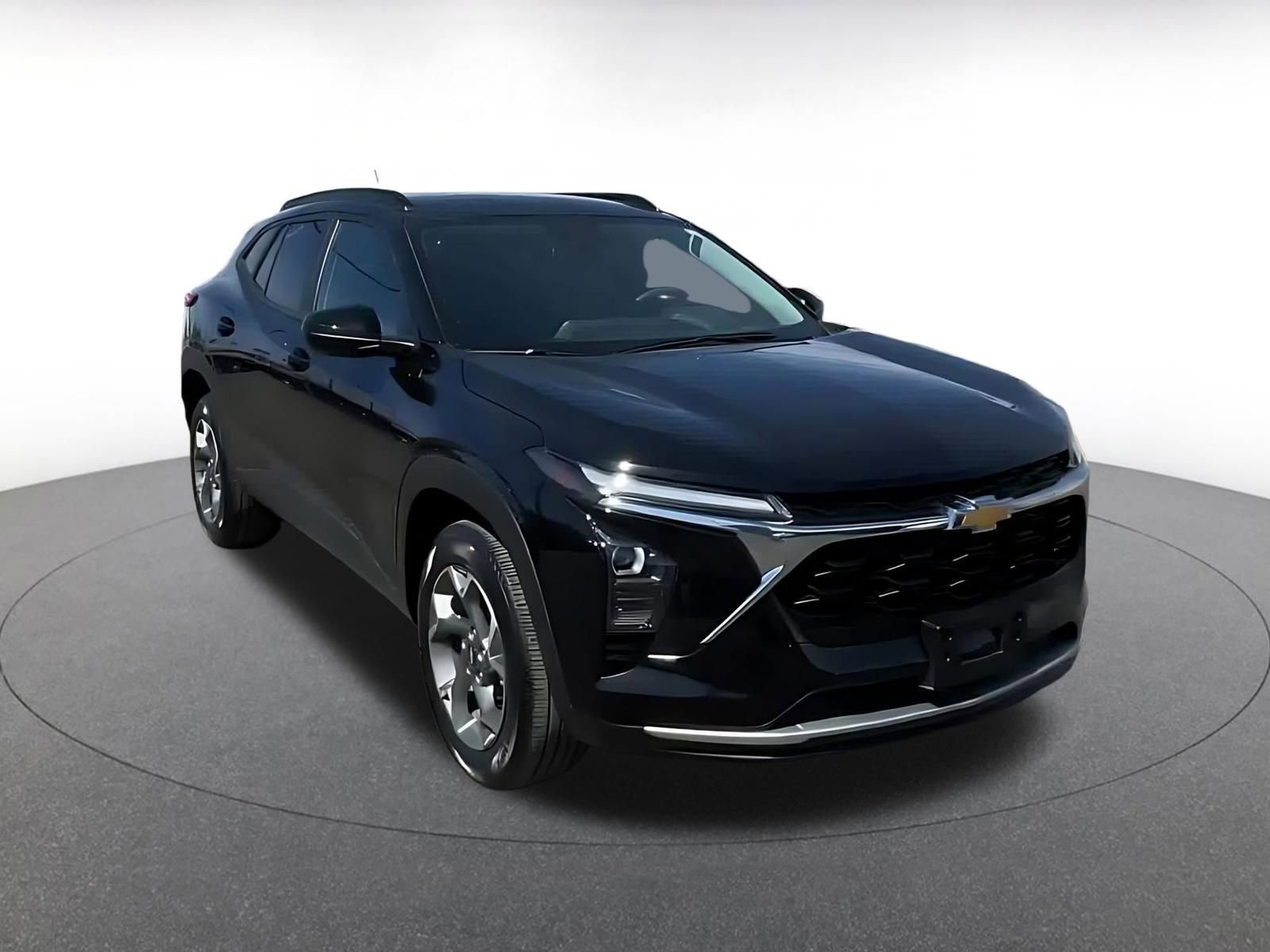 Used 2025 Chevrolet Trax LT FWD image 3