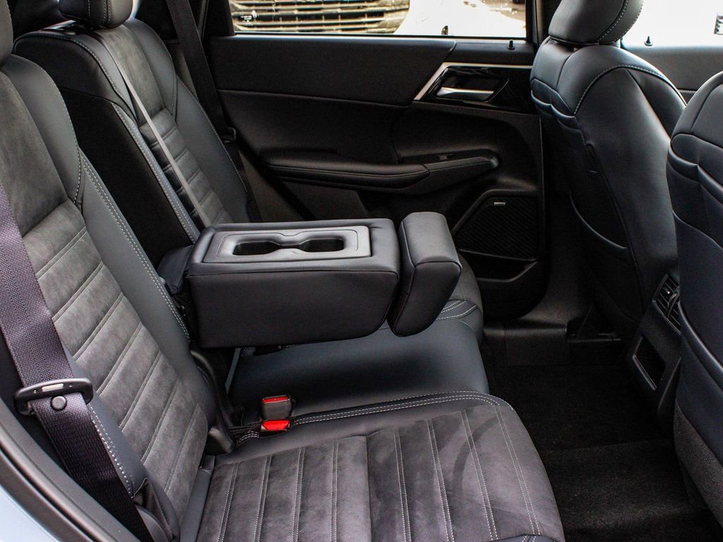 New 2026 Mitsubishi Outlander AWD image 39